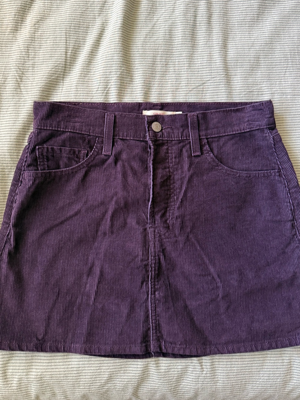 Levi Icon Plum Corduroy Skirt - Sz 26
